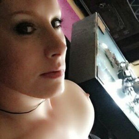 Nacktes geleaktes OnlyFans-Foto von Mistressraven666