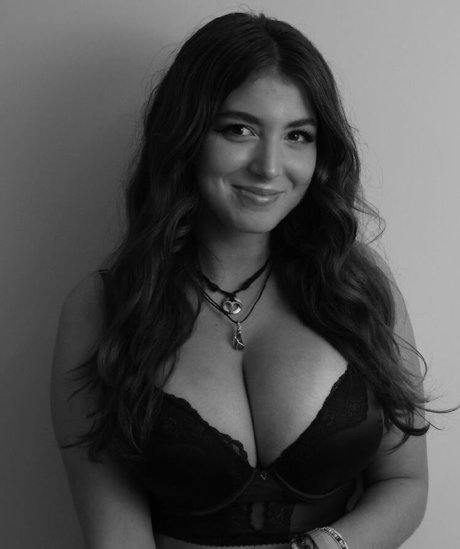 Nacktes geleaktes OnlyFans-Foto von Bustybri