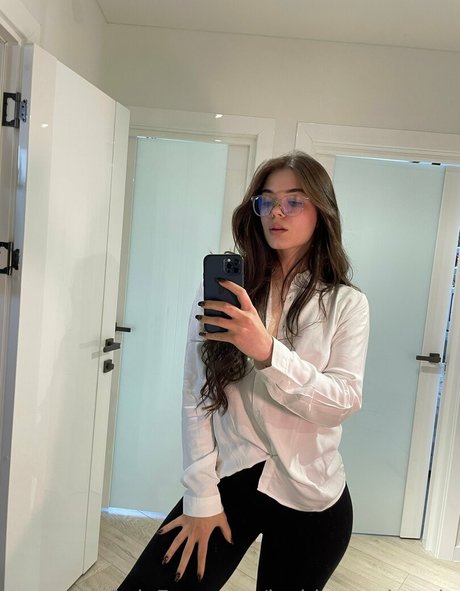 Nacktes geleaktes OnlyFans-Foto von Inchiepeachy