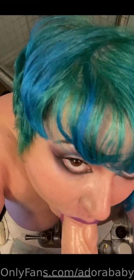 Nacktes geleaktes OnlyFans-Foto von Adorababylon