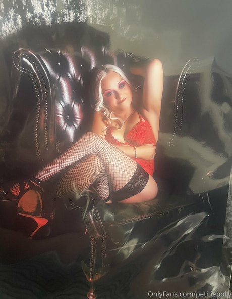 Nacktes geleaktes OnlyFans-Foto von Petitiepolly