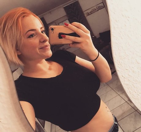 Nacktes geleaktes OnlyFans-Foto von Sarah Neuhaus