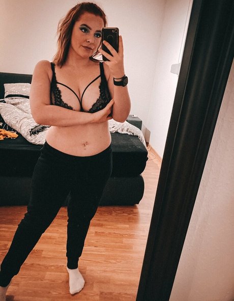 Nacktes geleaktes OnlyFans-Foto von Sarah Neuhaus