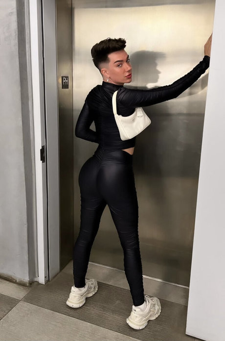 Nacktes geleaktes OnlyFans-Foto von James Charles