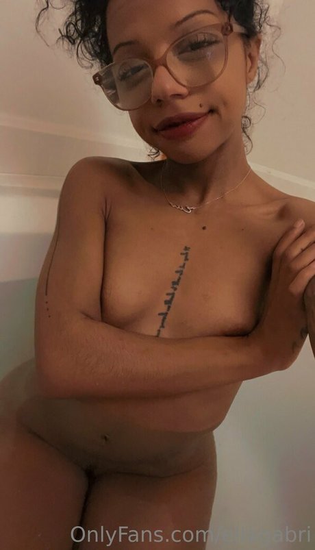 Nacktes geleaktes OnlyFans-Foto von Ellagabri