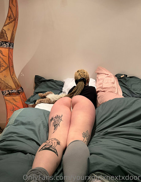 Yourgirlnextdoorlau
