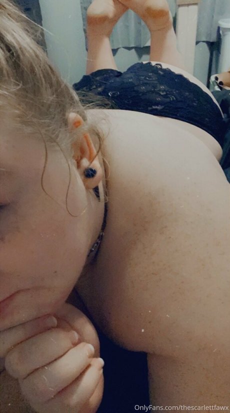 Nacktes geleaktes OnlyFans-Foto von Thescarlettfawx