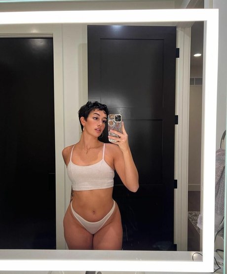 Nacktes geleaktes OnlyFans-Foto von Gianna Evelyn