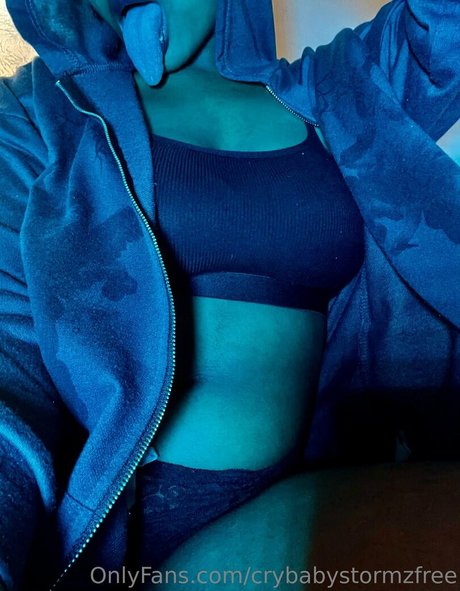 Nacktes geleaktes OnlyFans-Foto von Crybabystormzfree