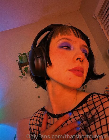 Nacktes geleaktes OnlyFans-Foto von Thatshortcutegirl