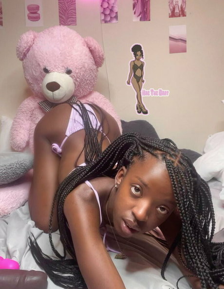 Nacktes geleaktes OnlyFans-Foto von Kaethebratdoll