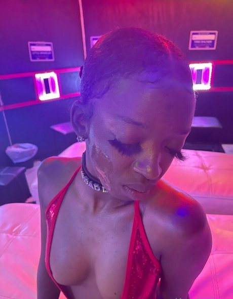 Nacktes geleaktes OnlyFans-Foto von Kaethebratdoll