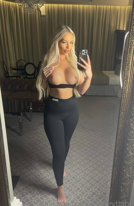 Nacktes geleaktes OnlyFans-Foto von Charleybabe