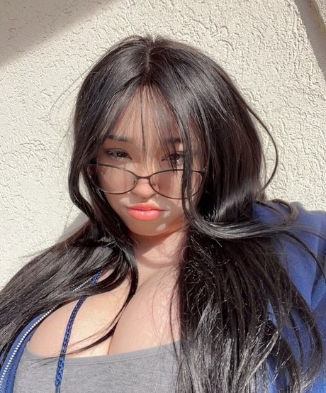Nacktes geleaktes OnlyFans-Foto von Aliyah Delaney