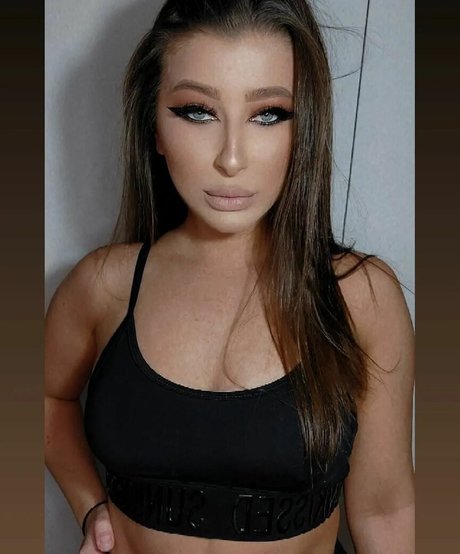 Nacktes geleaktes OnlyFans-Foto von Roxanasilvanasandu
