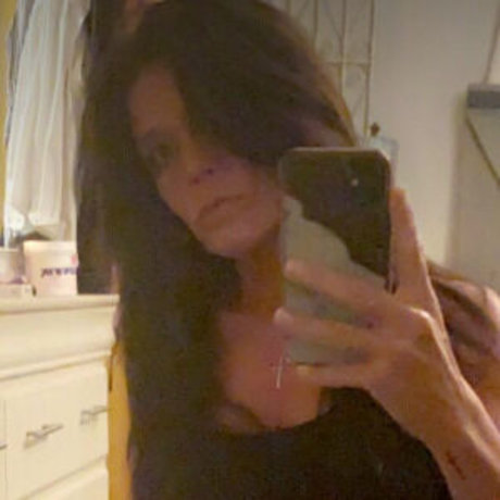Nacktes geleaktes OnlyFans-Foto von Honey Milf