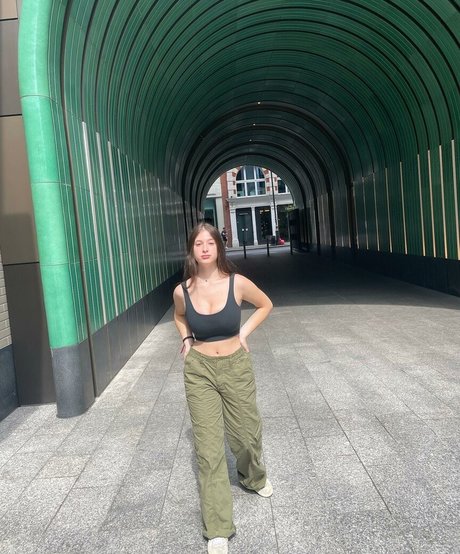 Nacktes geleaktes OnlyFans-Foto von Rona Y