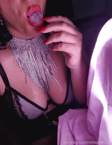 Nacktes geleaktes OnlyFans-Foto von Hotsexymommy69