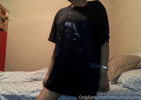Nacktes geleaktes OnlyFans-Foto von Freecumsybunny