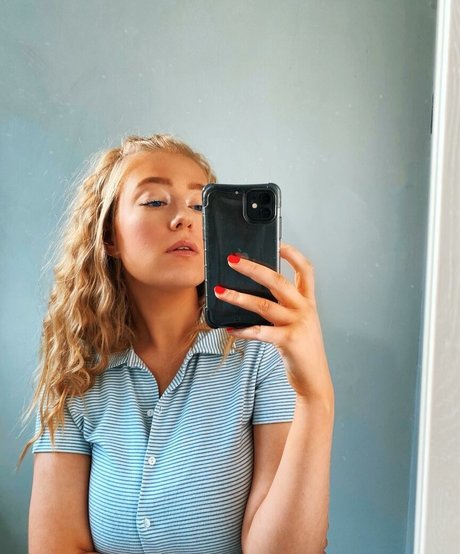Nacktes geleaktes OnlyFans-Foto von Lotten Sheppard