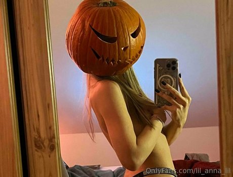 Nacktes geleaktes OnlyFans-Foto von Lilannalil