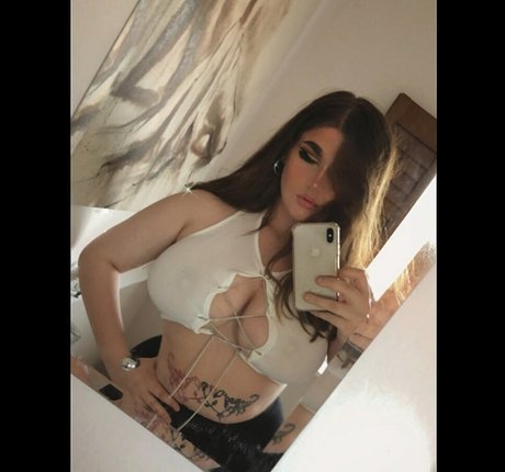Nacktes geleaktes OnlyFans-Foto von Heys0phie