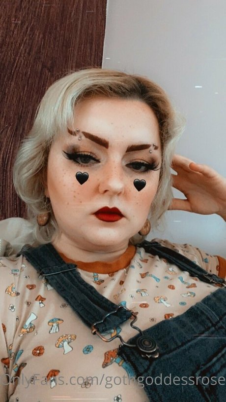 Nacktes geleaktes OnlyFans-Foto von Gothgoddessrose