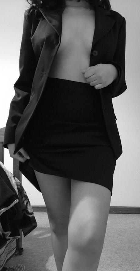 Nacktes geleaktes OnlyFans-Foto von Brokeunigirll