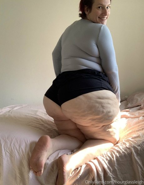 Nacktes geleaktes OnlyFans-Foto von Hourglassleigh