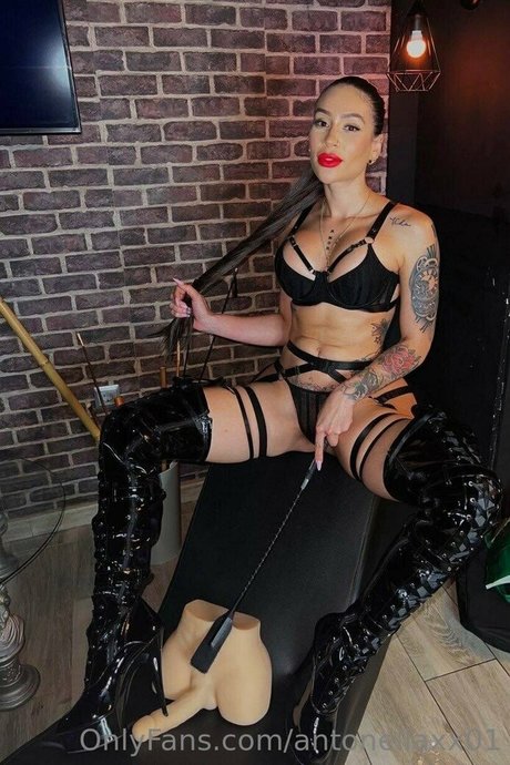Nacktes geleaktes OnlyFans-Foto von Antonellaxx01