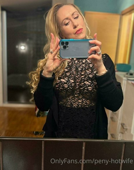 Nacktes geleaktes OnlyFans-Foto von Penyhotwife