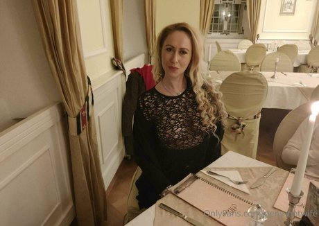 Nacktes geleaktes OnlyFans-Foto von Penyhotwife