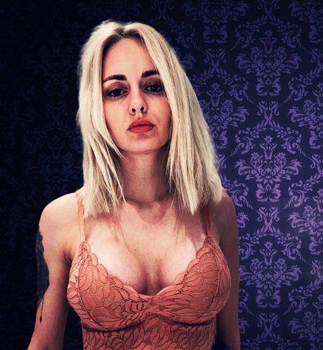 Laraonelove