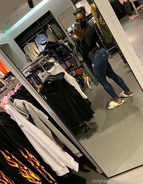 Nacktes geleaktes OnlyFans-Foto von Liliwashere