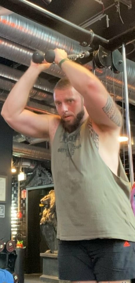 Nacktes geleaktes OnlyFans-Foto von Beefybullp