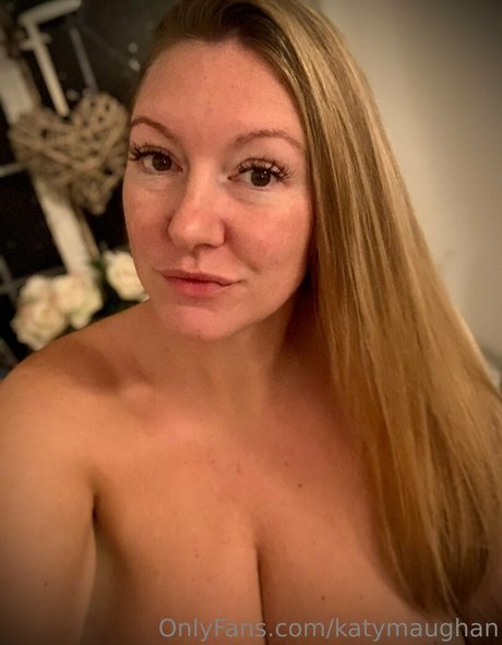 Nacktes geleaktes OnlyFans-Foto von Katymaughan