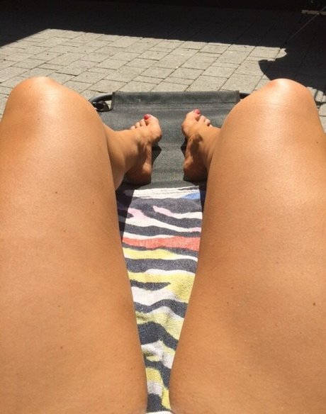 Nacktes geleaktes OnlyFans-Foto von Nipsstrips