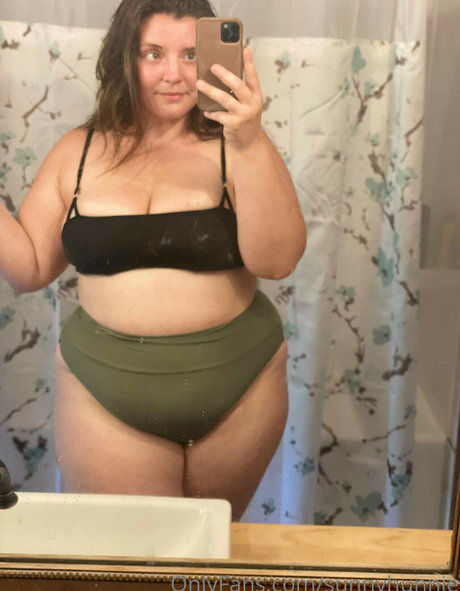 Nacktes geleaktes OnlyFans-Foto von Sunnyhunnie