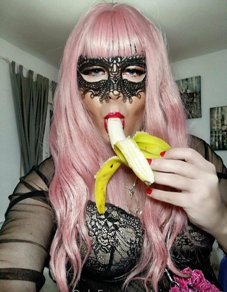 Nacktes geleaktes OnlyFans-Foto von Nickipebbles