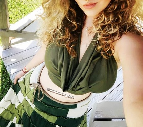 Nacktes geleaktes OnlyFans-Foto von Hotmommy956