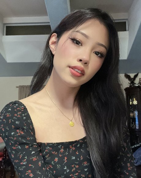 Nacktes geleaktes OnlyFans-Foto von Basiilleaf