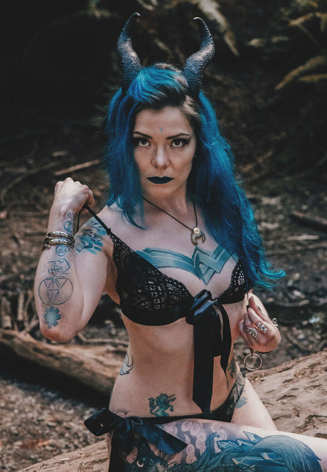Nacktes geleaktes OnlyFans-Foto von Rainingembers