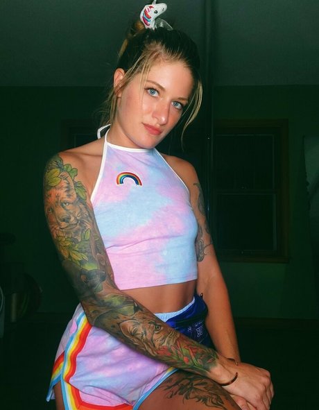 Nacktes geleaktes OnlyFans-Foto von Mikaylarainesfans
