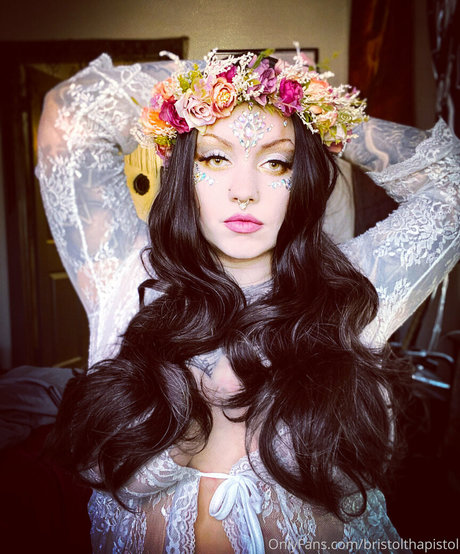 Nacktes geleaktes OnlyFans-Foto von Adellaaddams