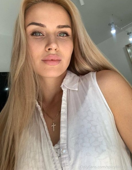 Nacktes geleaktes OnlyFans-Foto von Spicybloondie