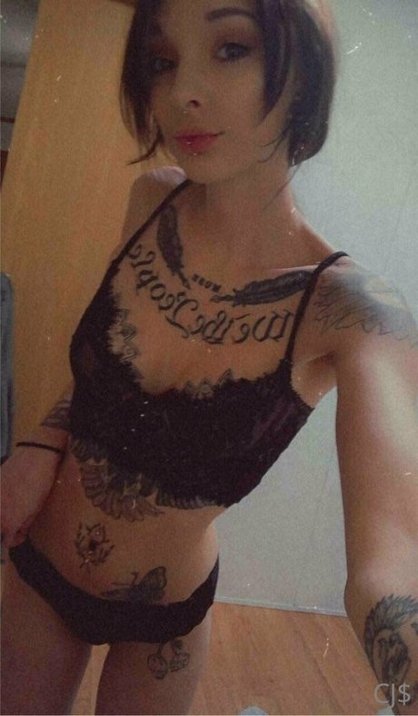 Nacktes geleaktes OnlyFans-Foto von Tinybarbie