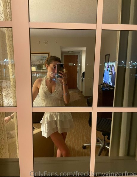 Nacktes geleaktes OnlyFans-Foto von Gingerfrecklesfree