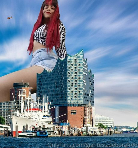 Nacktes geleaktes OnlyFans-Foto von Giantessdeborafree
