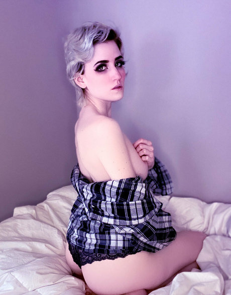 Nacktes geleaktes OnlyFans-Foto von Midgescully