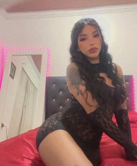 Nacktes geleaktes OnlyFans-Foto von Krlypetite